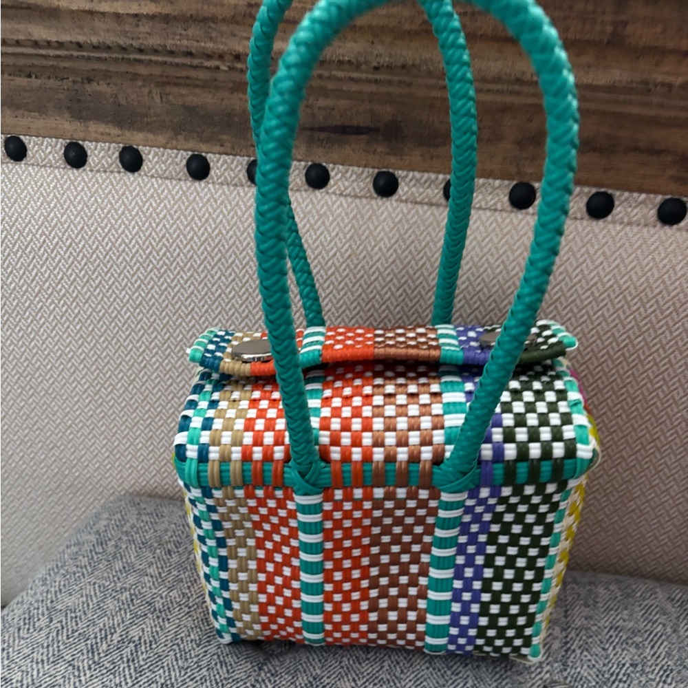 Multicolor HandWoven Handbag 
Lonchera made in Mexico
